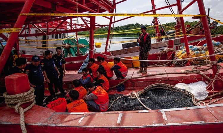 Illegal Fishing di Kepri, KKP Tangkap 2 Kapal Vietnam dan 19 ABK