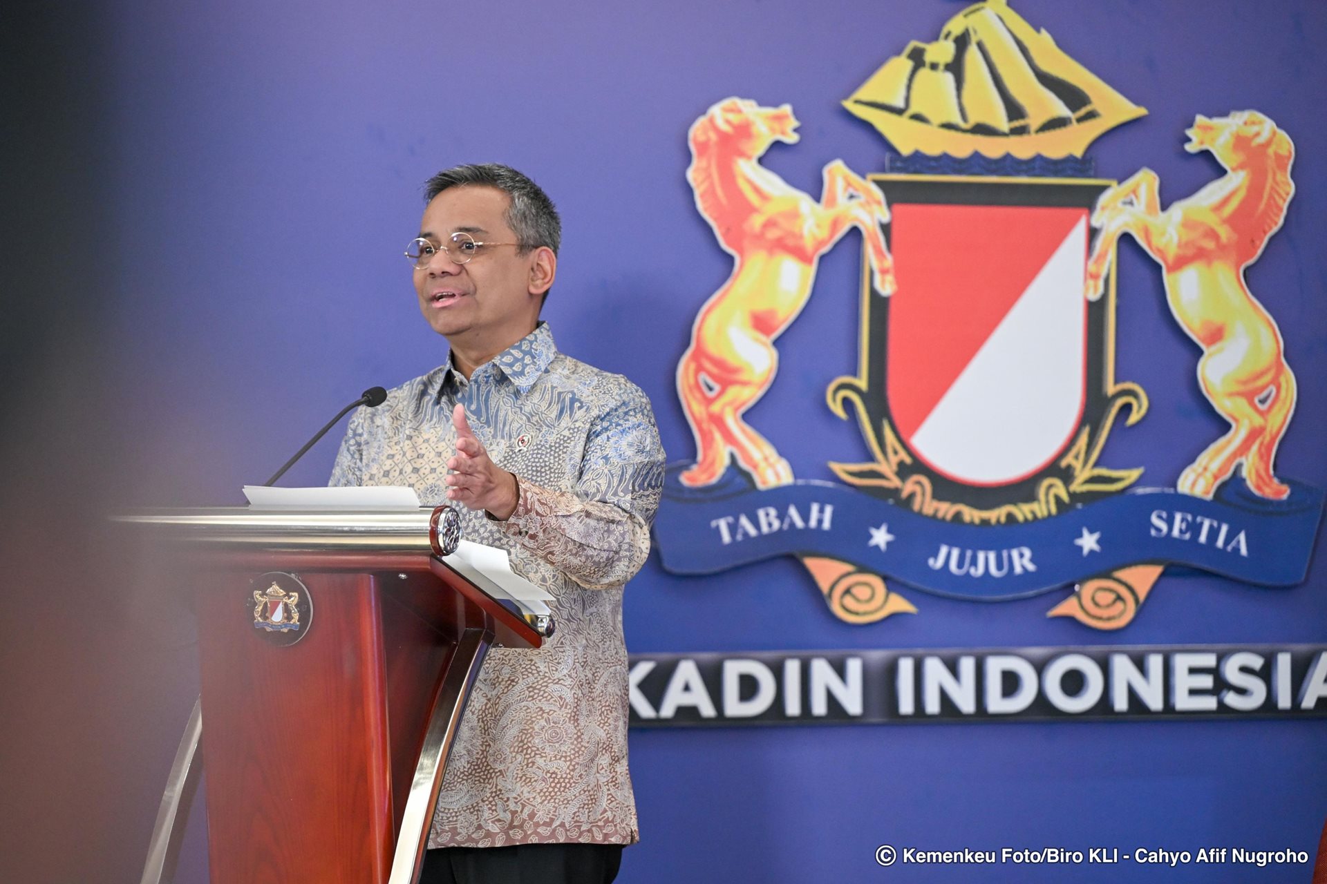 Wakil Menteri Keuangan (Wamenkeu) Suahasil Nazara saat memberikan keynote speech pada forum Kadin Global Economic Outlook 2025 yang diselenggarakan Kamar Dagang dan Industri Indonesia (KADIN), di Jakarta, Kamis (12/6). Wamenkeu: Terpaku pada Strategi Jangka Pendek, Kita Nggak Kemana-Mana