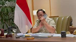 Presiden Prabowo Subianto menerima telepon dari Presiden Amerika Donald Trump, Kamis (12/6/2025) malam. Dok. BPMI Sekretariat Presiden. Lewat Telepon, Trump-Prabowo Bahas Kerja Sama dan Perdamaian Global