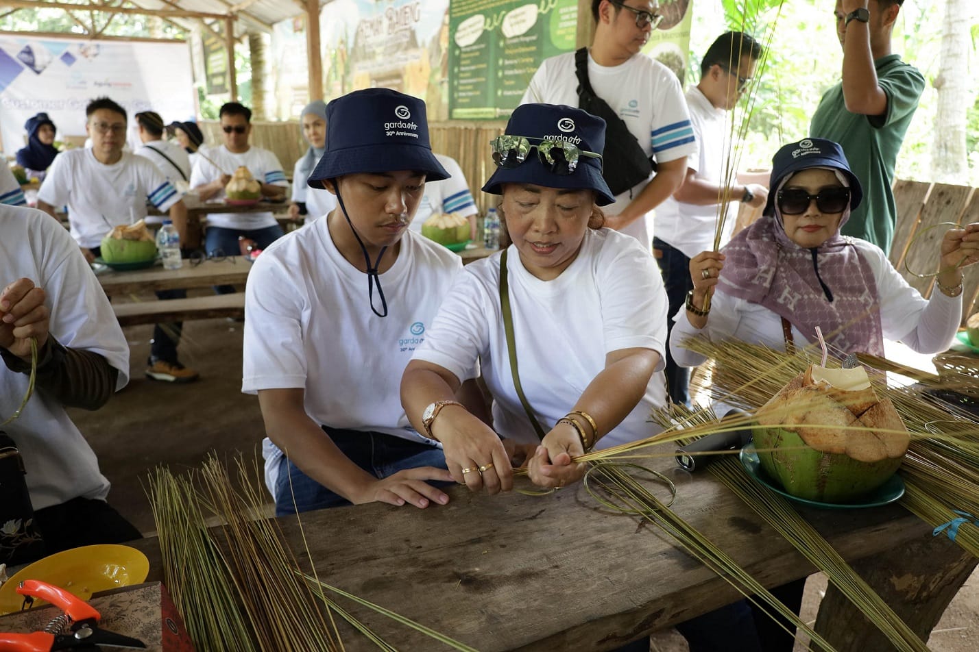 Garda Oto & Agung Toyota Tanam 3.000 Mangrove Bersama Pelanggan