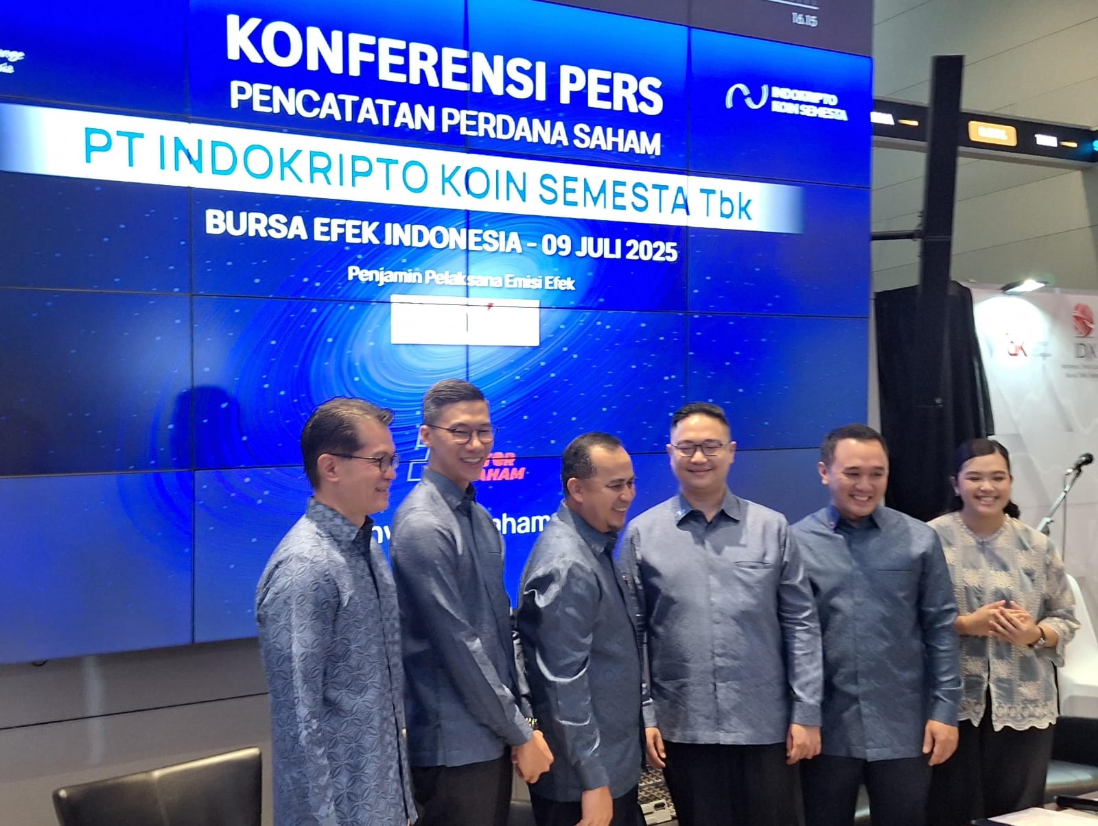 Indokripto (COIN) Resmi Melantai, Sahamnya Mentok ARA