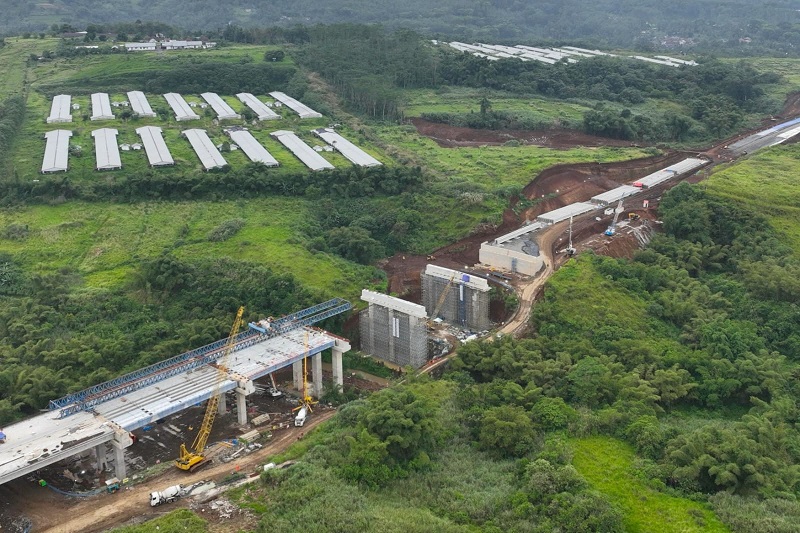 SIG (SMGR) Suplai 29.990 Ton Semen, Dukung Tol Bocimi & Pariwisata