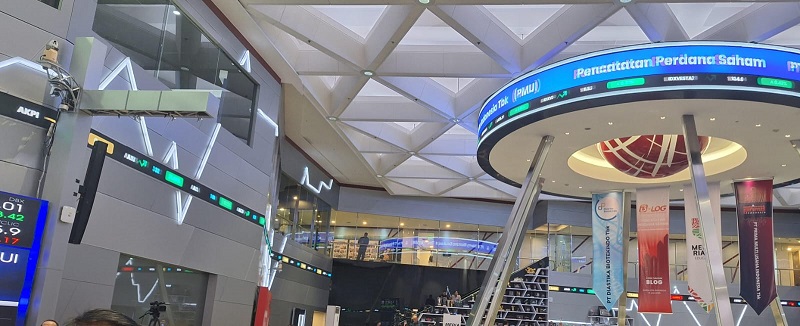 Lantai perdagangan saham di BEI. IHSG Ditutup Tergelincir 0,89 Persen ke Level 7.549