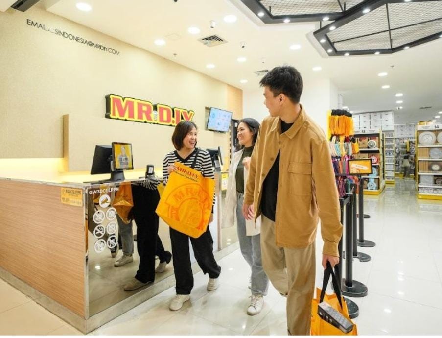 Ilustrasi: Calon Pembeli di Gerai MDIY MDIY Bukukan Pendapatan Rp3,7T di Semester 1 2025