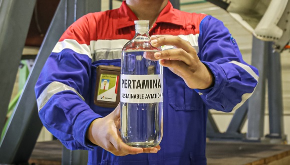 Pertamina Hadirkan Bahan Bakar Pesawat dari Minyak Jelantah