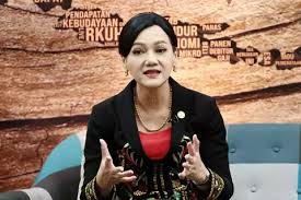 Kepala Eksekutif Pengawas Perilaku Usaha Jasa Keuangan, Edukasi, dan Perlindungan Konsumen OJK, Frederica Widyasari Dewi. Dok. Investor Daily. Korban Scam Terus Bertambah, Kerugian Masyarakat Rp4,6 Triliun