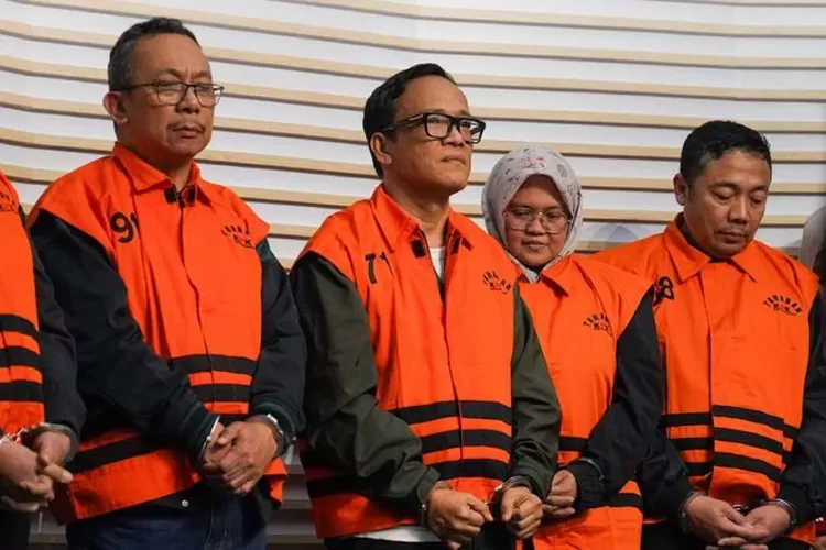 Tersangka kasus pemerasan pengurusan sertifikat K3 di Kementerian Ketenagakerjaan. Dok. Offial KPK. 11 Tersangka Kasus Pemerasan Sertifikat K3 di Kemnaker, Ada Sultannya