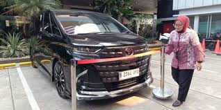 Pada Selasa (26/8/2025), KPK menggeledah rumah dinas Noel di kawasan Pancoran. Dari penggeledahan tersebut, KPK menyita sejumlah barang bukti, yakni satu unit mobil Toyota Alphard dan 4 unit telepon seluler. Dengan begitu, sudah 23 kendaraan yang disita dari kasus pemerasan itu, 18 di antaranya roda empat, dan sisanya motor. Dok. RMOL. KPK Masih Cari 3 Mobil Mewah yang Hilang dari Rumah Dinas Noel