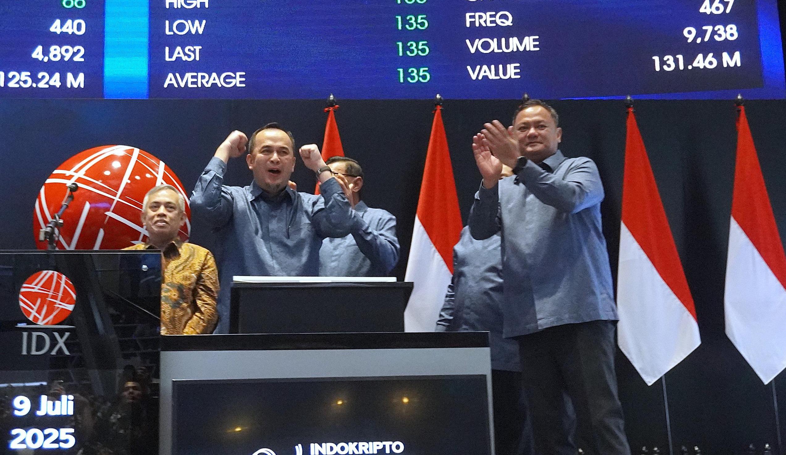 Pengurus Indokripto kala mengikuti seremoni pencatatan perdana saham perseroan di Main Hall Bursa Efek Indonesia. FOTO - ISTIMEWA CFX Crypto Conference Berujung Pembekuan, Ini Reaksi COIN