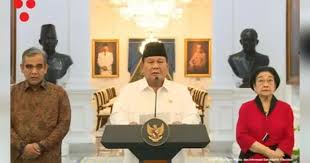Presiden Prabowo Subianto didampingi Megawati Soekarnoputri, dan Ketua MPR RI Ahmad Muzani, di Istana Negara Jakarta, Ahad (31/8/2025), menyampaikan kesepakatan soal penghapusan tunjangan DPR, dan moratorium kunjungan kerja ke luar negeri. Dok Presiden RI/merdeka. Pemerintah-DPR Setuju Hapus Tunjangan DPR dan Moratorium Kunker LN