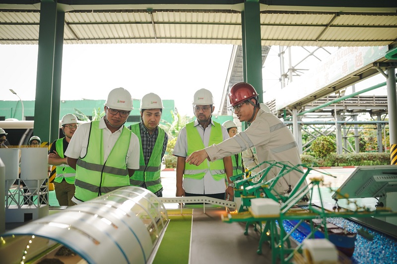 Kepala Perwakilan Bank Indonesia Maluku Utara, Dwi Putra Indrawan, saat kunjungan ke kawasan Weda Bay Project, Sabtu (20/9/2025). BI Sebut IWIP dan WBN Dorong Pertumbuhan Ekonomi Maluku Utara