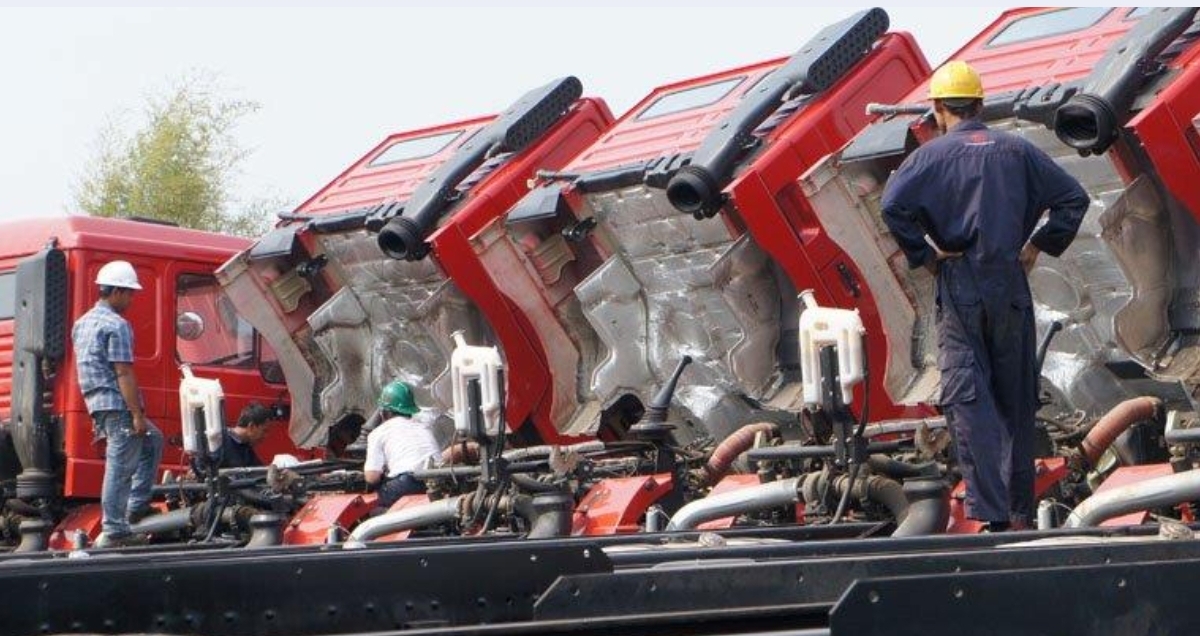Potret pemeliharaan mobil angkut untuk pengantaran khusus bahan kimia berbahaya. Foto: Istimewa. SDMU Ubah Utang Jadi Saham, Porsi Asabri Susut Hampir 50%