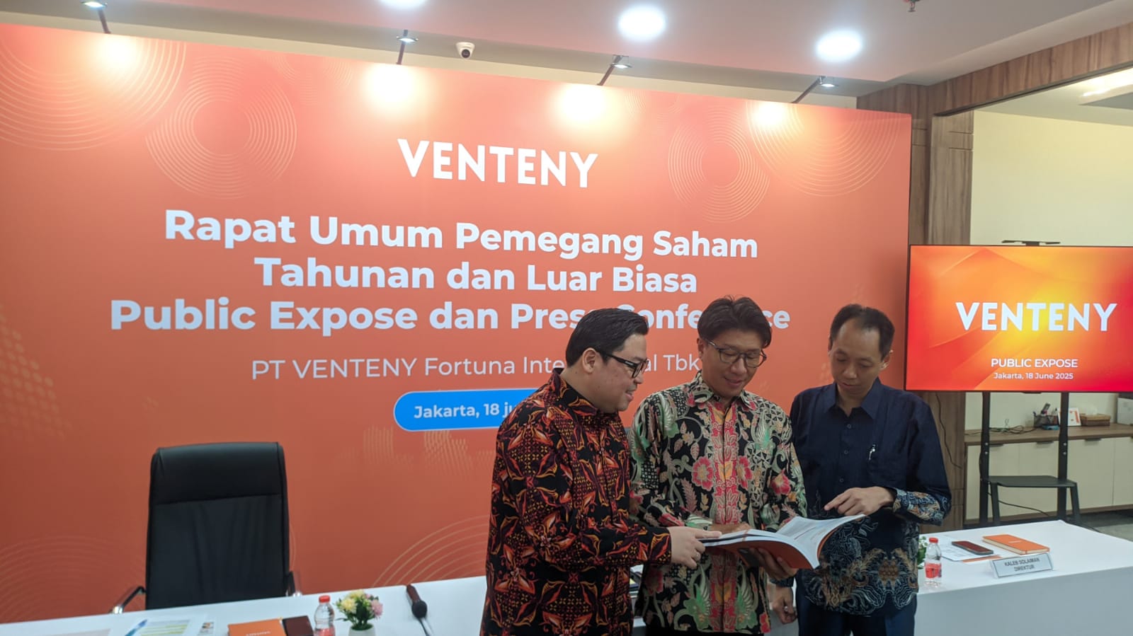 Potret Manajemen Venteny (VTNY) saat gelaran Public Expose Rabu (18/6). FOTO - EmitenNews.com/Akhmad Jiharka. VTNY Ungkap Transaksi Baru dari Perusahaan Asal Singapura