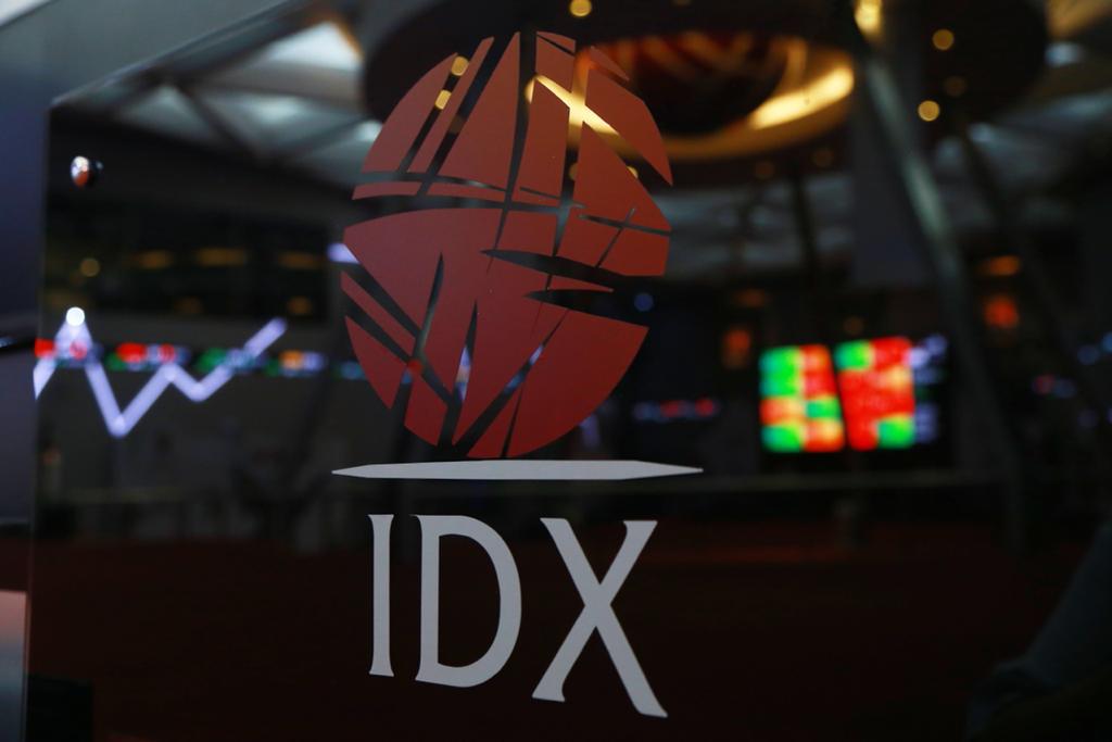 Sticker IDX Stock Exchange tertempel di Kaca Main Hall Bursa Efek Indonesia (BEI). Empat Saham Meroket Dilepas, Dua Langsung Melejit ARA