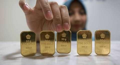 Laju Tertahan, Harga Emas Antam Turun Rp9.000 per Gram