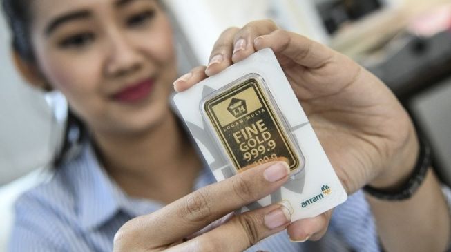 Harga Emas Antam Tembus Rp2,4 Juta per Gram