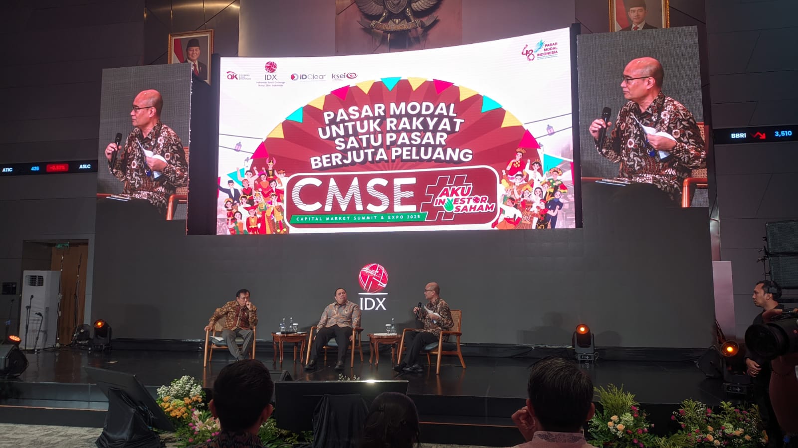 Potret event Capital Market Summit & Expo 2025, Jumat (17/10) di lantai perdagangan Bursa Efek Indonesia (BEI). Sambut Lonjakan 19 Juta Investor, BEI Gelar Event Pameran CSME 2025