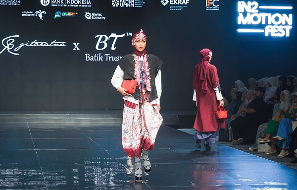 Industri fesyen muslim, atau yang dikenal sebagai industri modest fashion, turut mengantarkan Indonesia menjadi salah satu pemain utama modest fashion global.(Foto: Kemenperin) Fesyen Muslim Antar RI Jadi Pemain Utama Modest Fashion Global