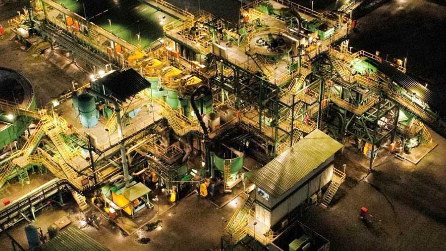 Suasana salah satu pembengkit milik perseroan tampak dari udara. FOTO - ISTIMEWA Makin Dominan! ADRO Serok 231 Juta Saham ADMR Rp331,38 Miliar