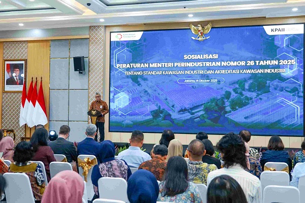 Direktur Jenderal Ketahanan, Perwilayahan, dan Akses Industri Internasional (KPAII) Tri Supondy saat memberikan sambutan pada acara Sosialisasi Permenperin Nomor 26 Tahun 2025 tentang Standar Kawasan Industri dan Akreditasi Kawasan Industri di Jakarta, (14/10).(Foto: Kemenperin) Tiga Aspek ini Jadi Indikator Standar Kawasan Industri