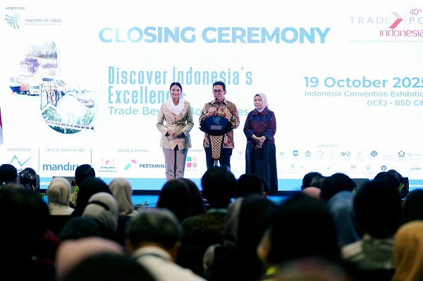Menteri Perdagangan, Budi Santoso secara resmi menutup gelaran Trade Expo Indonesia (TEI) ke-40 yang berlangsung di ICE, BSD City, Tangerang, Banten, Minggu (19 Okt). TEI 2025 Berakhir, Transaksi Mencapai USD23 Miliar