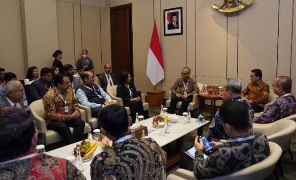 Pertemuan Menteri Perdagangan Budi Santoso dengan para buyer yang hadir di ajang pameran Trade Expo Indonesia (TEI) 2025.(Foto: Kemendag) Buyer India Banjiri TEI 2025; Ini Produk yang Mereka Minati