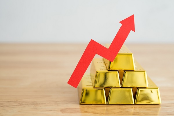 Harga logam mulia diperkirakan bisa mencapai Rp3 juta per gram di bulan Oktober ini. Selain karena ketersediaan logam Antam dan Pegadaian yang makin tipis, juga karena nilai tukar rupiah akan melemah lagi. Stok Menipis, Harga Emas Bulan ini Diperkirakan Tembus Rp3 Juta/Gram