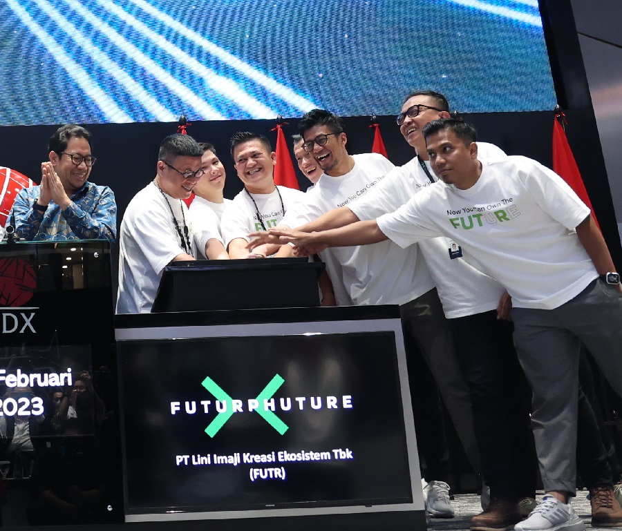 Manajemen FUTR ketika mencatatkan sahamnya di BEI. FUTR Akui Gandeng PLN dan Investor Tiongkok Garap PLTS di Bali