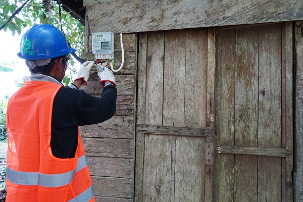 Pemerintah memperluas akses energi bagi seluruh masyarakat, khususnya yang bertempat tinggal di daerah terpencil, melalui program Listrik Desa (Lisdes).(Foto: Dok) Program Listrik Desa Perluas Jangkauan Hingga 10.068 Lokasi
