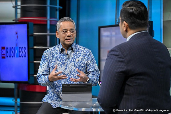Wamenkeu Suahasil dalam program CNN Indonesia Business pada Selasa (21/10).(Foto: Kemenkeu) Kemenkeu Sisir Anggaran; Program Prioritas Dibiayai, Tak Penting, Stop