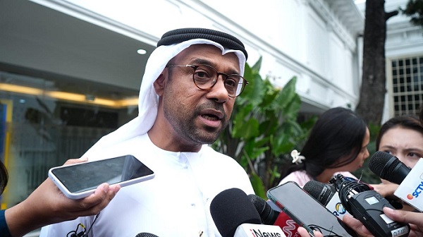 Duta Besar PEA untuk Indonesia, Abdulla Salem Al-Dhaheri, memberikan keterangan usai bertemu Presiden Prabowo Subianto di Istana Merdeka, Jakarta, Selasa(21/10) Kerjasama dengan PEA Tak Lagi Sebatas Migas, Pelabuhan dan Pendidikan