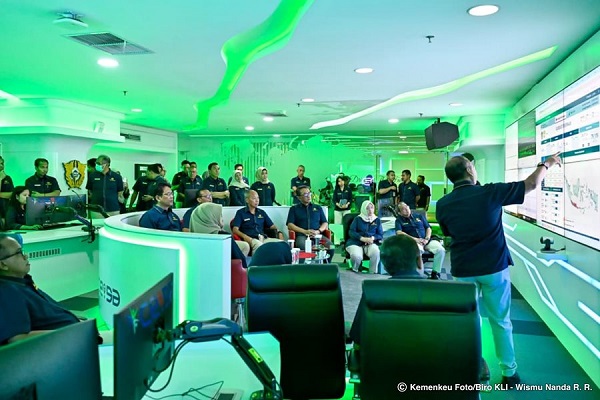 Menteri Keuangan (Menkeu) Purbaya Yudhi Sadewa Rabu (22/10) meninjau Command Center Customs Excise Information System and Automation (CEISA) yang dikelola oleh Direktorat Jenderal Bea dan Cukai (DJBC) di Kantor Pusat DJBC Jakarta.(Foto: Kemenkeu) Menkeu Minta Command Center Bea Cukai Bisa Cegah Potensi Kecurangan