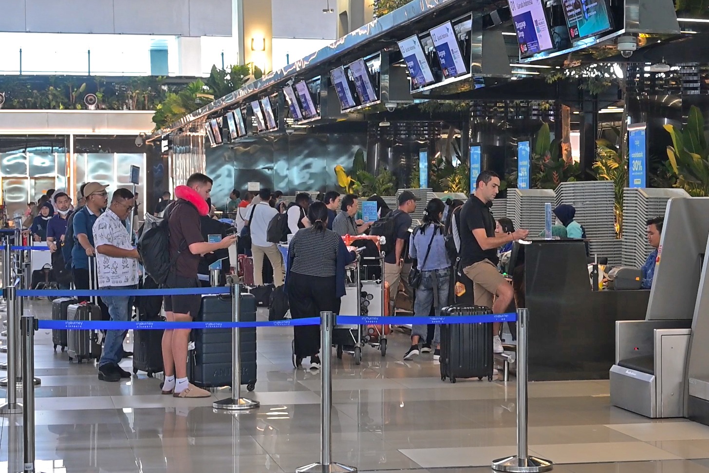 Pemerintah resmi menurunkan tarif tiket pesawat sebesar 13-14 persen pada periode angkutan Natal 2025 dan tahun baru 2026.(Foto: Dok/Kemenhub) Perintah Turunkan Tarif Tiket Pesawat 13-14 Persen pada Periode Nataru