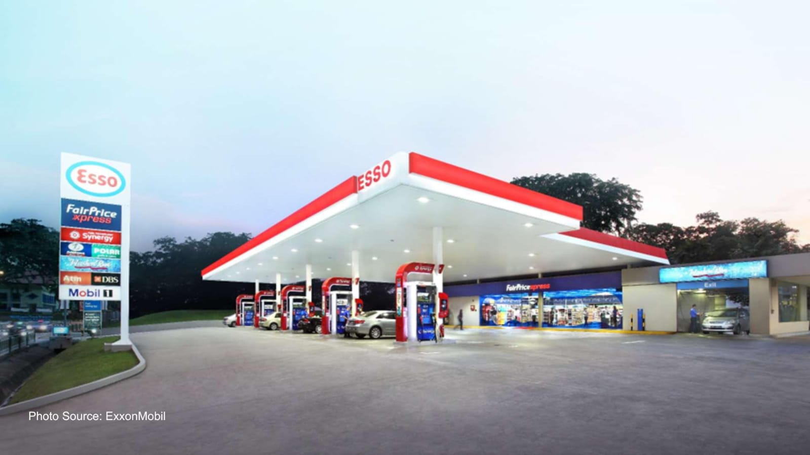 Potret SPBU Esso milik ExxonMobil. Foto: ExxonMobil. Emiten Prajogo (TPIA) Ungkap Akuisisi SPBU ExxonMobil di Singapura