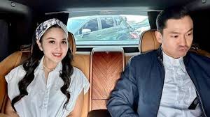 Artis Sandra Dewi dan suami Harvey Moeis (kanan). Dok. Metro TV. Kejagung Ungkap tak ada Perjanjian Endorse Tas Mewah Artis Sandra Dewi