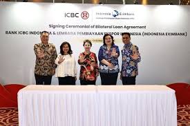 Lembaga Pembiayaan Ekspor Indonesia (LPEI) atau Indonesia Eximbank dan Bank ICBC Indonesia. Kedua pihak menandatangani perjanjian kredit senilai USD250 juta untuk memperkuat ekosistem ekspor nasional. Dok. EximBank. Perkuat Ekspor, LPEI-Bank ICBC Indonesia Teken Kredit USD250 Juta