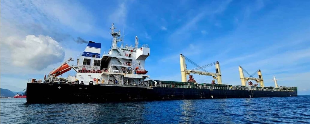 Salah satu kapal angkut tambang milik CBRE. Besok! CBRE Minta Restu Aksi Korporasi Baru