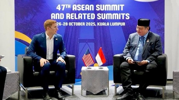 Menko Perekonomian Airlangga Hartarto menyampaikan dalam pertemuan dengan Under Secretary of State (Economic Growth, Energy, and Environment) Amerika Serikat, Jacob Helberg, di sela-sela acara KTT ASEAN ke-47 di Kuala Lumpur Malaysia Indonesia Buka Peluang AS Investasi di Proyek Pemurnian Nikel