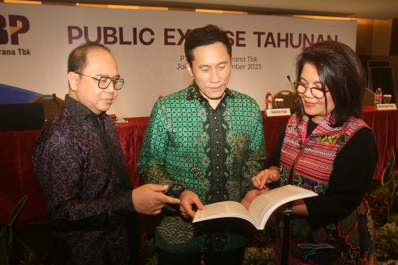 Pengurus Intan Baru Prana berbincang asik di sela-sela publica expose tahunan perseroan. FOTO - ISTIMEWA Rugi Ciut, IBFN Kuartal III 2025 Defisit Rp1,63 Triliun