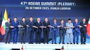 Dalam KTT ASEAN 2025, di Kuala Lumpur, Malaysia, 25-28 Oktober 2025 Presiden Prabowo (tiga kanan) menyinggung soal gangguan perdagangan internasional, dan pentingnya memperkuat kerja sama. Dok. BPMI Setpres RI. Kris. KTT ASEAN 2025: Singgung Gangguan Perdagangan, Prabowo Tekankan Ini