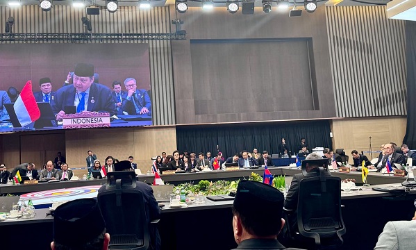 Menko Perekonomian Airlangga Hartarto Senin (27/10) memimpin Delegasi RI dalam KTT Para Pemimpin Kemitraan Ekonomi Komprehensif Regional atau Regional Comprehensive Economic Partnership (RCEP) ke-5 di Kuala Lumpur, Malaysia.(Foto: Kemenko Perekonomian) Pemimpin 15 Negara Sepakat Jaga Pasar RCEP Tetap Terbuka