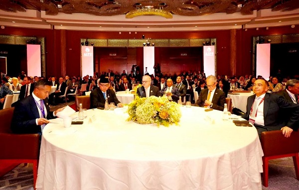 Menko Perekonomian Airlangga Hartarto bersama pimpinan delegasi negara lain yang hadir pada ASEAN Indo-Pacific Forum (AIPF) 2025 di Kuala Lumpur, Malaysia, Senin (27/10) Sumbang 60 Persen GDP, Indo-Pacific Jadi Pendorong Ekonomi Global