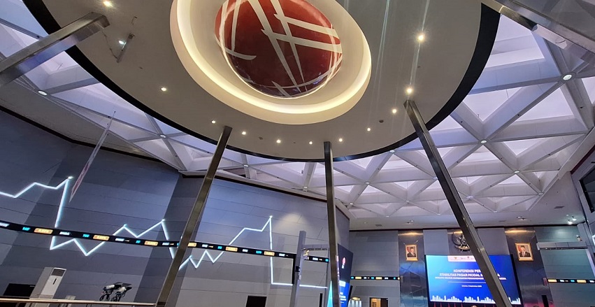 Lantai perdagangan saham di BEI. IHSG Ditutup Menguat 0,91% ke 8.166, Sektor Ini Pendorongnya