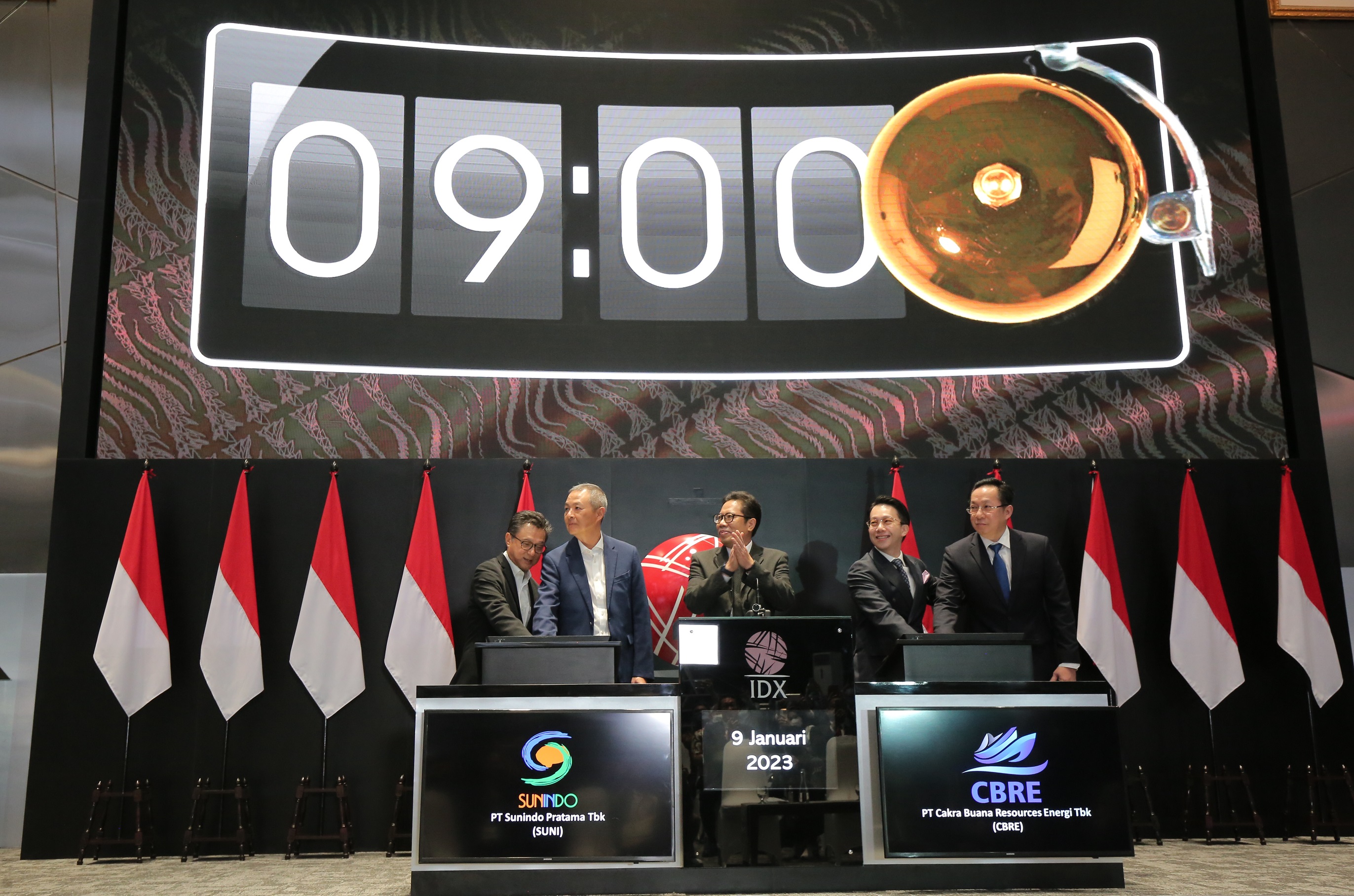 Manajemen SUNI ketika mencatatkan sahamnya di BEI. SUNI Sebut Pabrik Baru Siap Gandakan Kapasitas Produksi