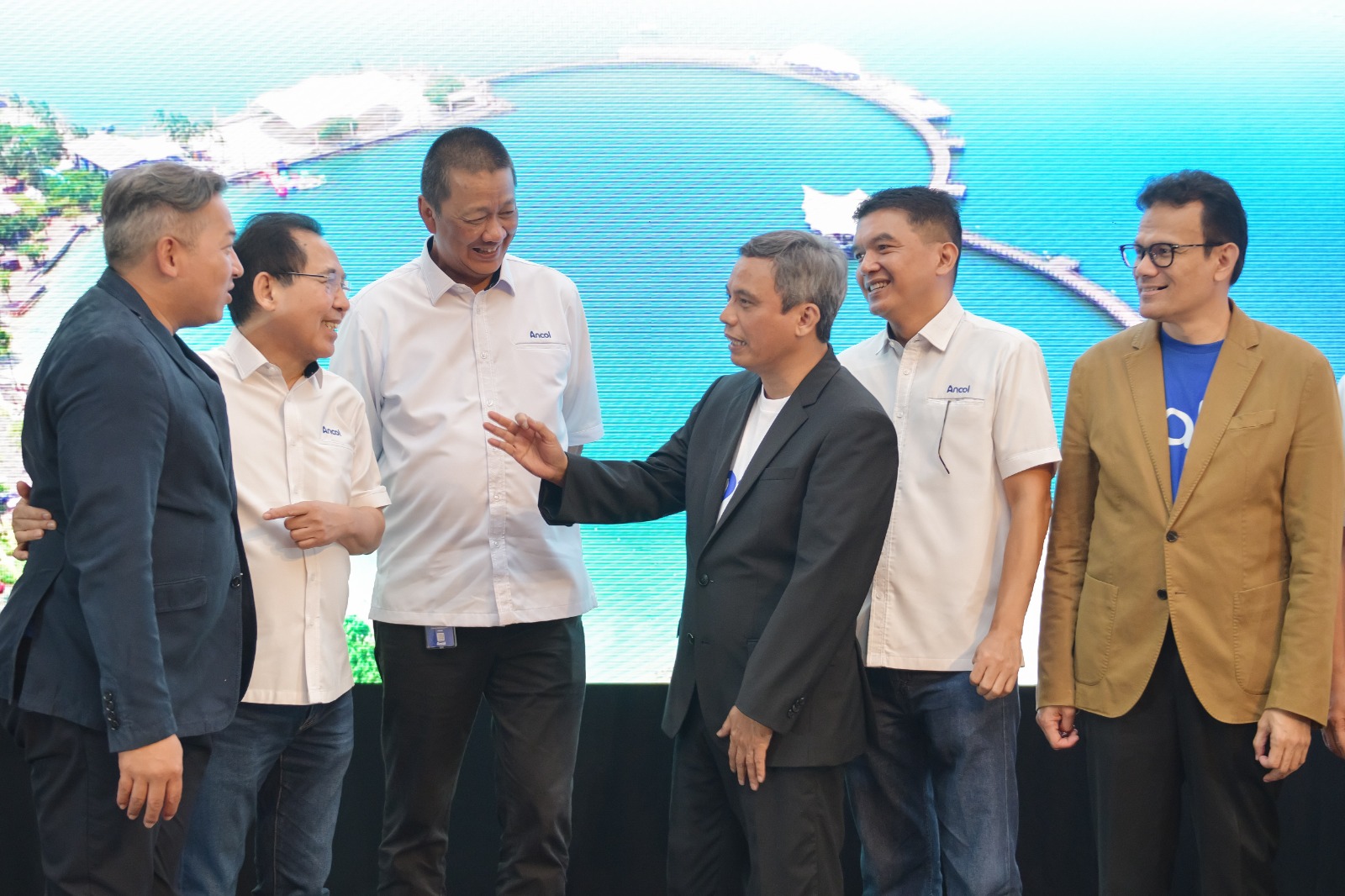 CEO BTN Nixon Napitupulu berbincang dengan pengurus Jaya Anco. FOTO - ISTIMEWA Sulap Jakarta, BTN Perkuat Layanan Perbankan Ancol