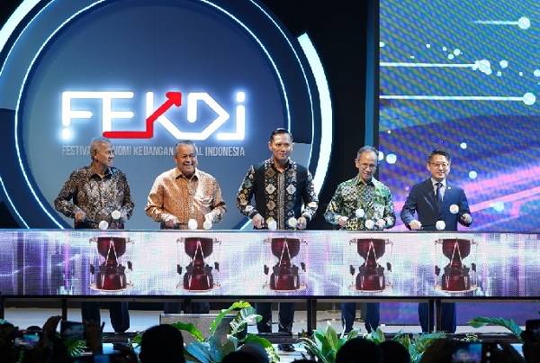 Pembukaan Festival Ekonomi Keuangan Digital Indonesia dan Indonesia Fintech Summit & Expo 2025 (FEKDI x IFSE 2025) di Hall B JICC Jakarta (30/10).(Foto: Kemenkeu) Pengguna QRIS Capai 60 Juta, 93 Persennya UMKM
