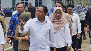 Menteri Kehutanan Raja Juli Antonio. Dok. Liputan6. Rusak Ekosistem, Kemenhut Tindak Tambang Ilegal di Hutan Sekotong NTB