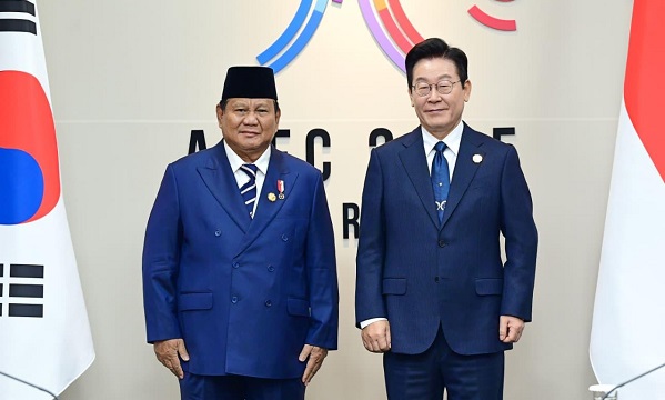 Presiden Prabowo Subianto melakukan pertemuan bilateral dengan Presiden Republik Korea Lee Jae Myung di sela-sela Konferensi Tingkat Tinggi (KTT) Kerja Sama Ekonomi Asia Pasifik (APEC) 2025.(Foto: Setneg) Prabowo - Lee Jae Myung Bahas Pengembangan Pesawat Tempur KF-21
