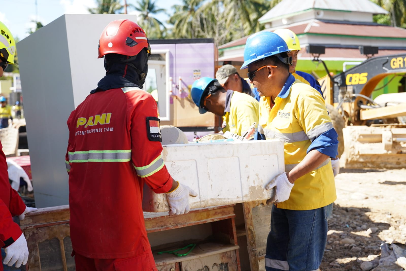 Merdeka Gold Resources (EMAS) Dukung Penanganan Banjir di Pohuwato