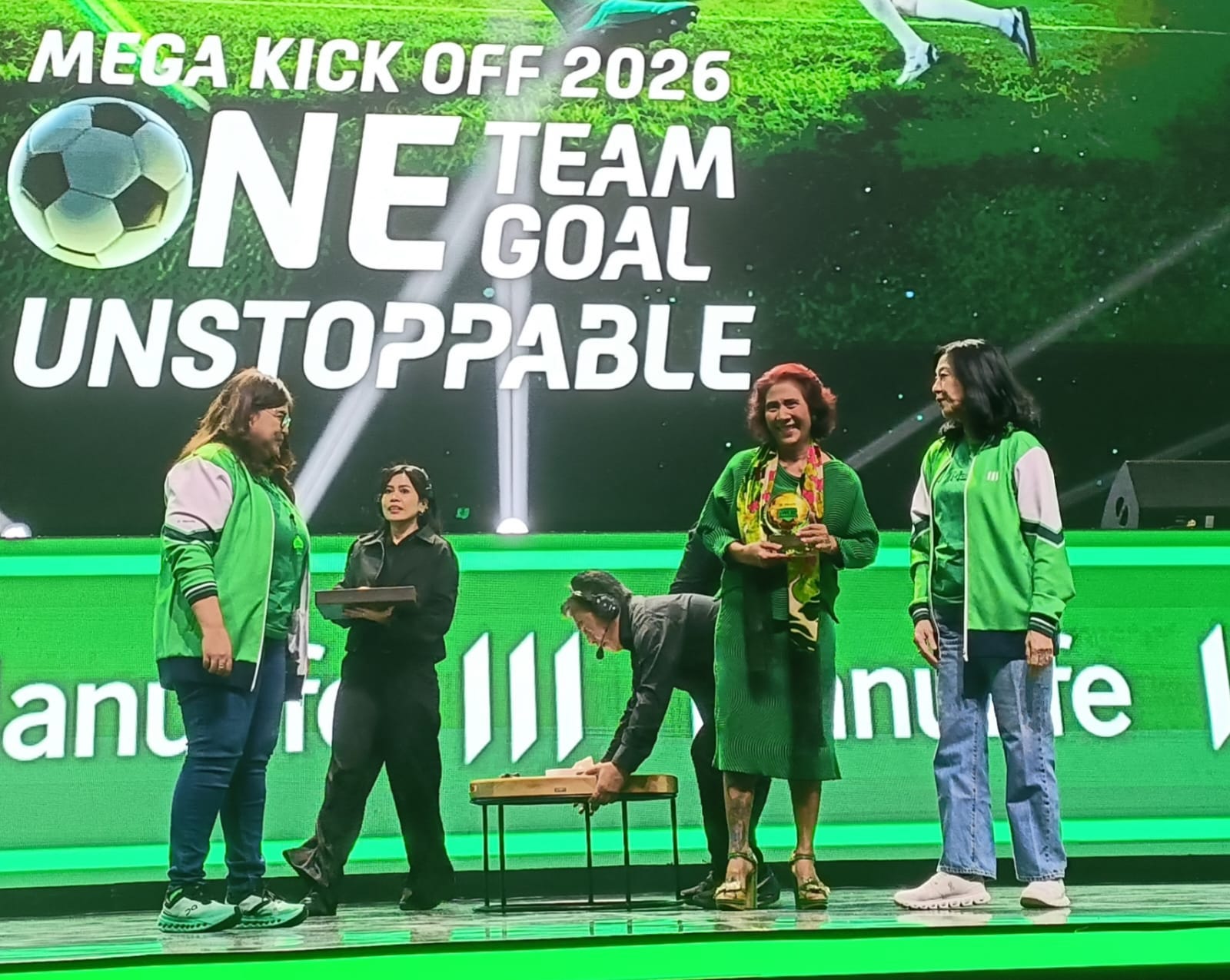 Perkuat Strategi, Manulife Indonesia Gelar Mega Kick Off 2026
